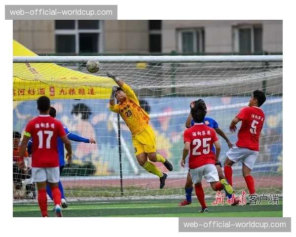 专访门将教练：现代门将如何在扑救后迅速、准确地发动转换进攻。