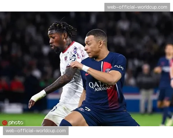 法甲第28轮战罢：巴黎12分领跑，保级区三队同分