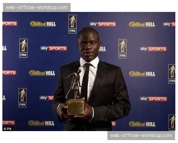 告别巡礼?记者记录坎特在训练中一如既往的大范围跑动覆盖 告别巡礼?记者记录坎特在训练中一如既往的大范围跑动覆盖